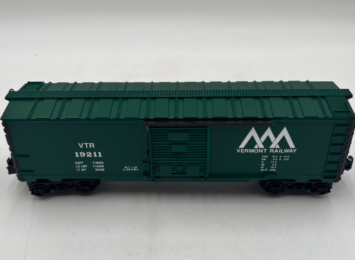 Lionel 6-19211 Vermont Railway Box Car O O27 Gauge New in Original Box USA