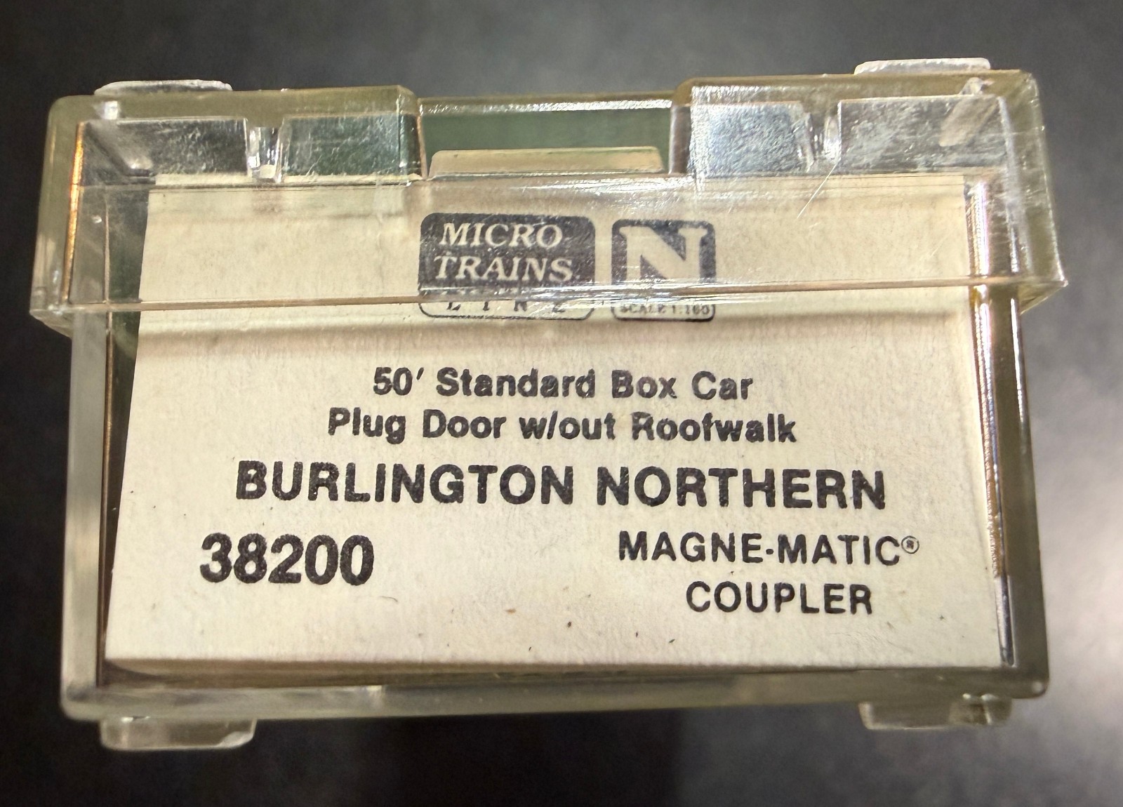 Micro-Trains N-Scale 50′ Standard Box Car Plug Door Burlington Northern 38200