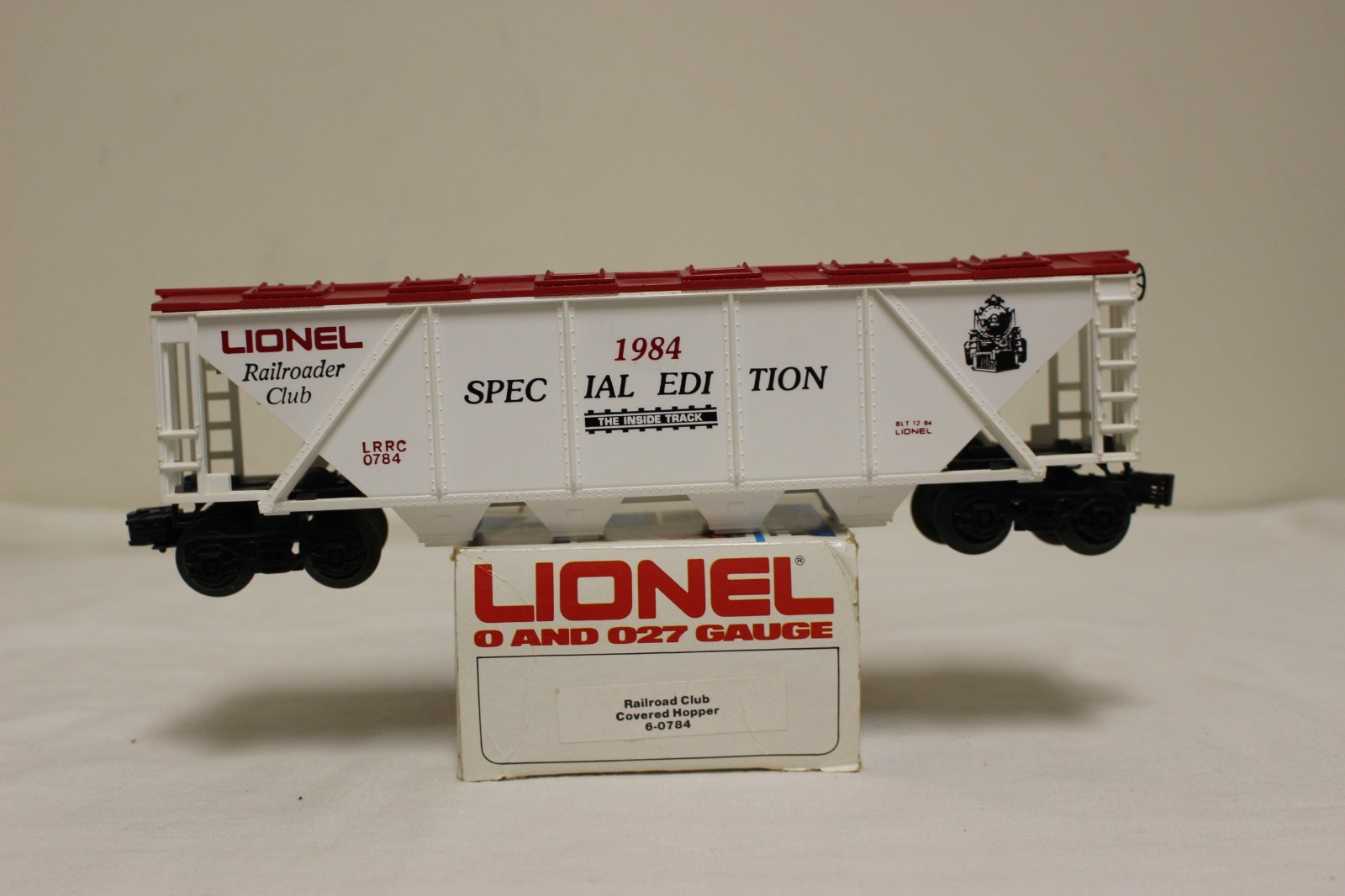 Lionel Railroader Club O Gauge Covered Hopper 1984 Special Edition # 6-0784