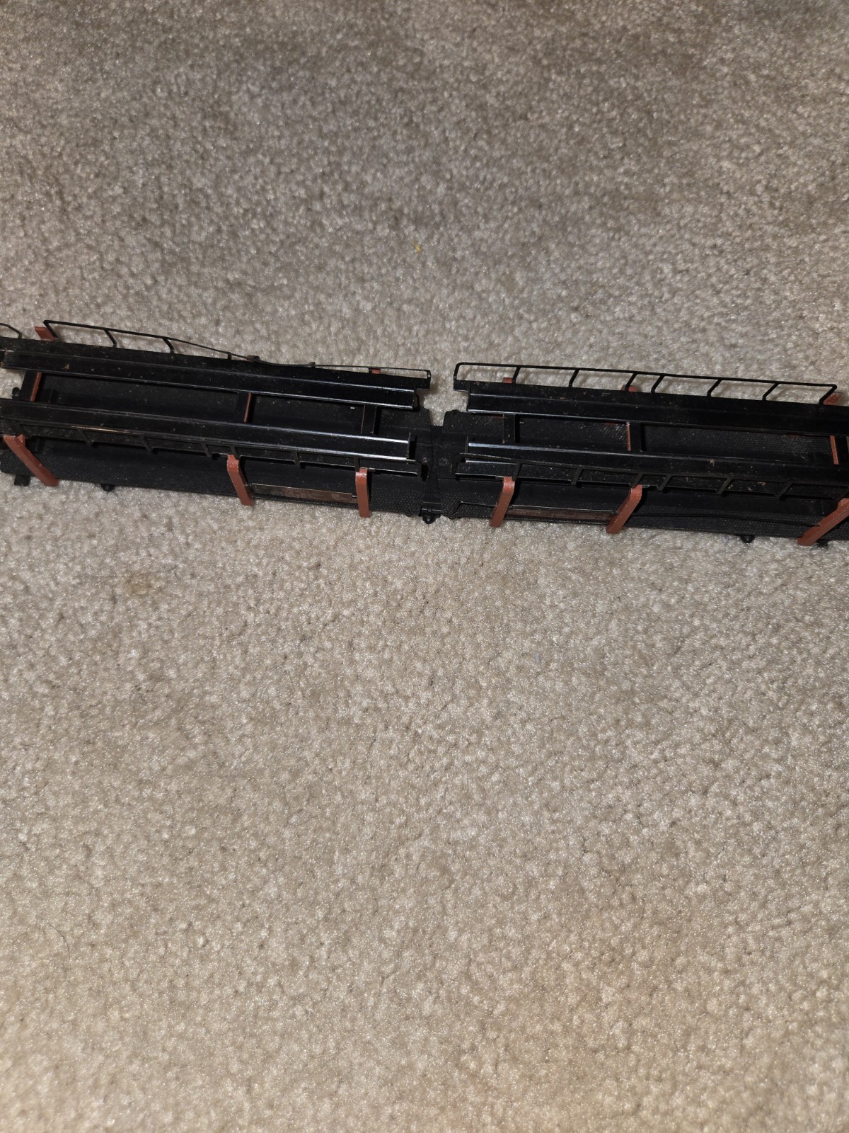 HO Scale 1:87 Auto Carrier Flat Car, Ready-to-Go Pre-Built, Plastic