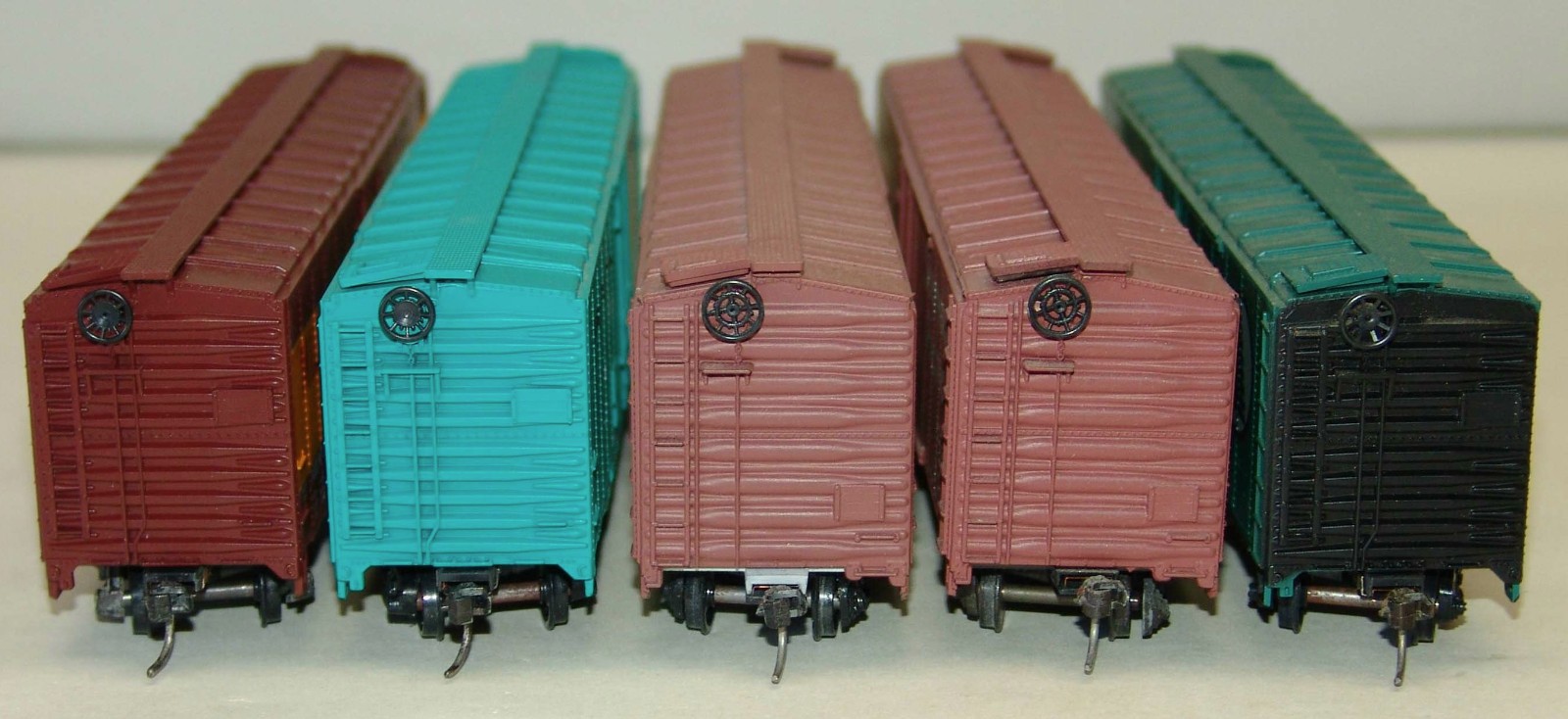 HO SCALE 5 ATHEARN (3) ROUNDHOUSE (2) 50′ PLUG DOOR CARS MILW PC CP SP (L7)