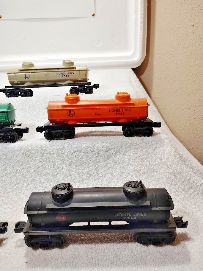 5 Lionel O Gauge Lionel Lines, Sunoco, Gulf 6465 & 6045 Double Dome Tank Car Lot