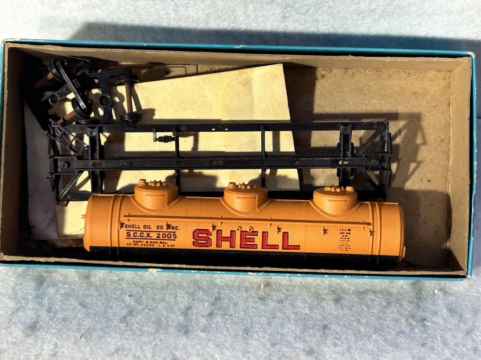 Nice Athearn Blue Box Shell Oil 3-Dome Tank Car HO