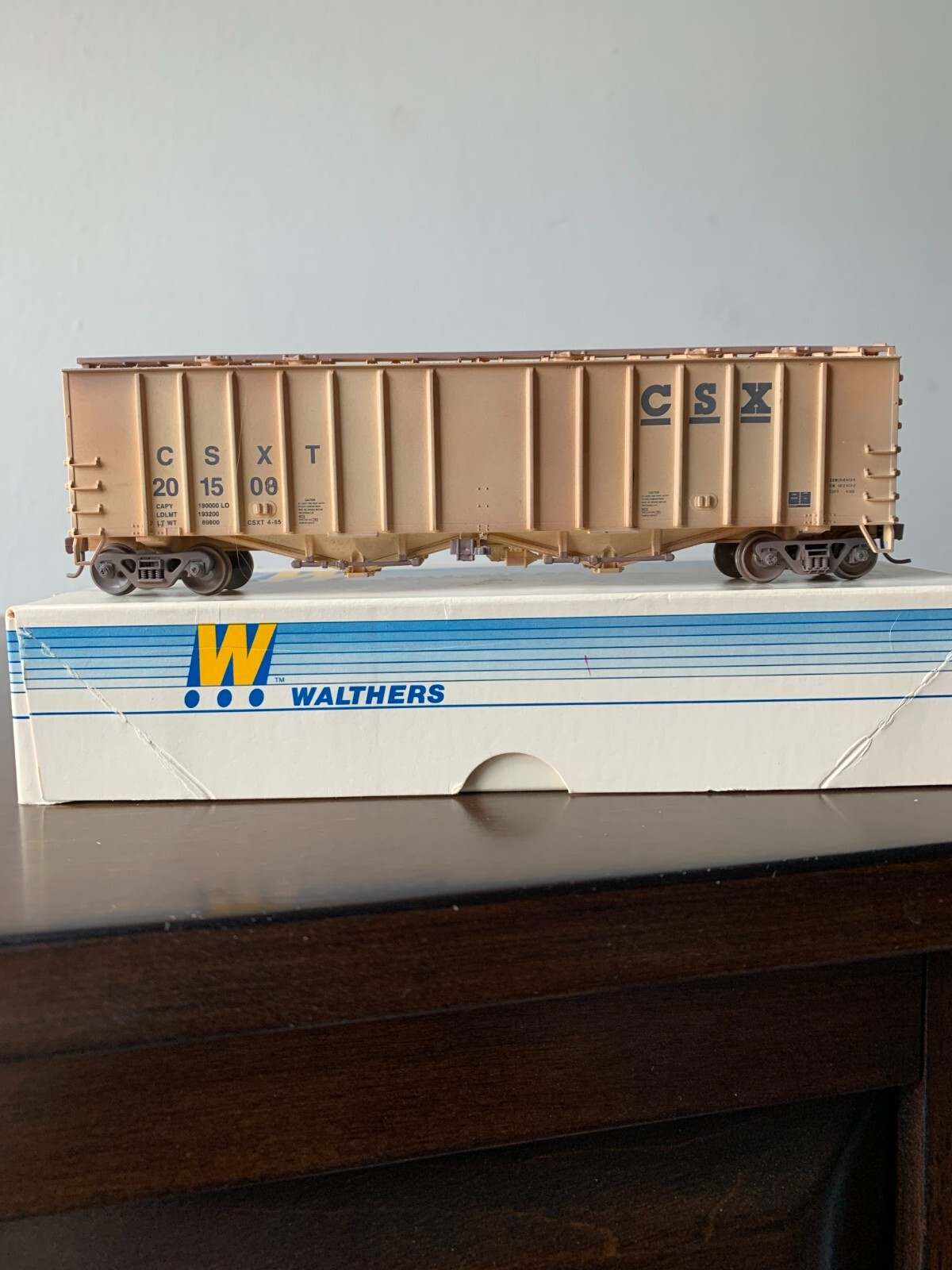 WALTHERS #932-???? C.S.X. 50′ Airslide Cov. Hopper Car #201508 Weathered 1/87