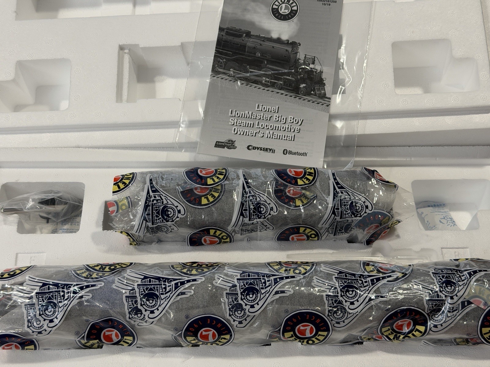 Lionel 1922010 Big Boy Union Pacific 5-Car Sherman Hill Set – Lionchief Plus 2.0