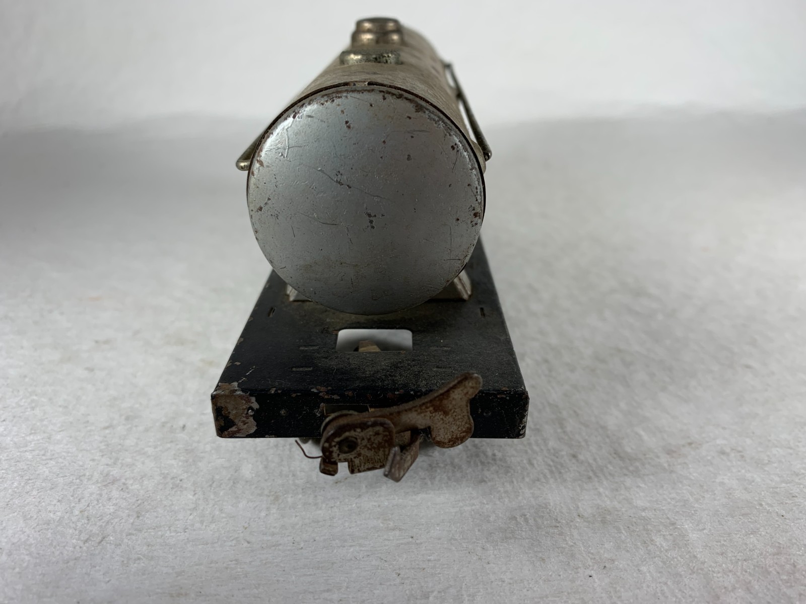 LIONEL PREWAR 1680, SUNOCO MOTOR OIL TANK CAR (1933-1942)