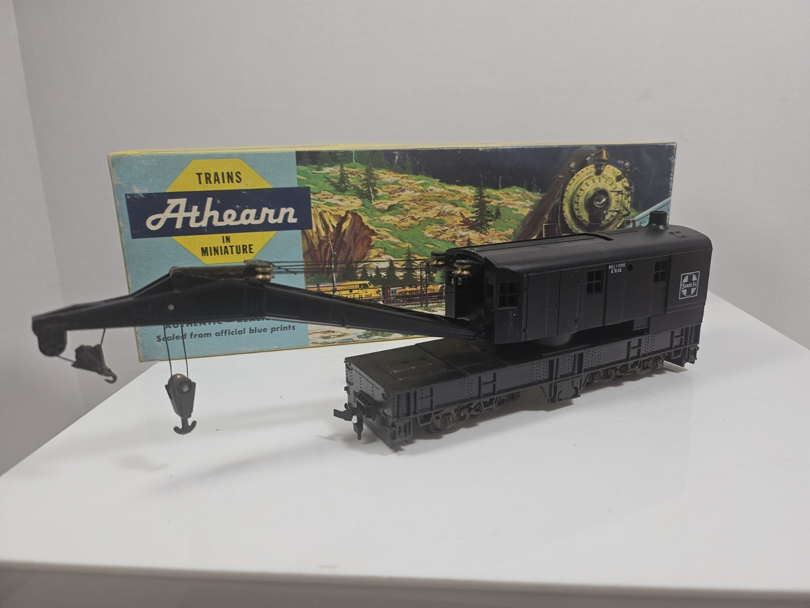 ATHEARN HO SCALE SANTA FE BUCYRUS ERIE 200-TON CRANE KIT #1702 Assembled