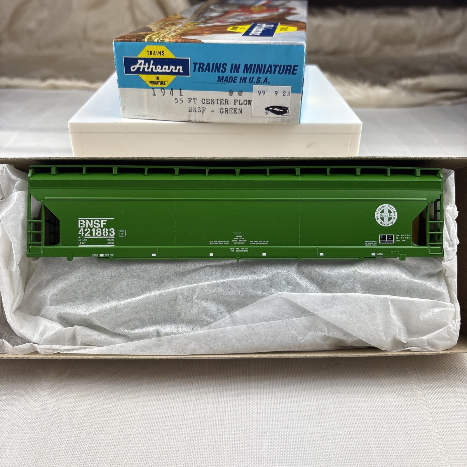Athearn 1941 HO Scale 55’ Center Flow Hopper BNSF 421883 Green NIB
