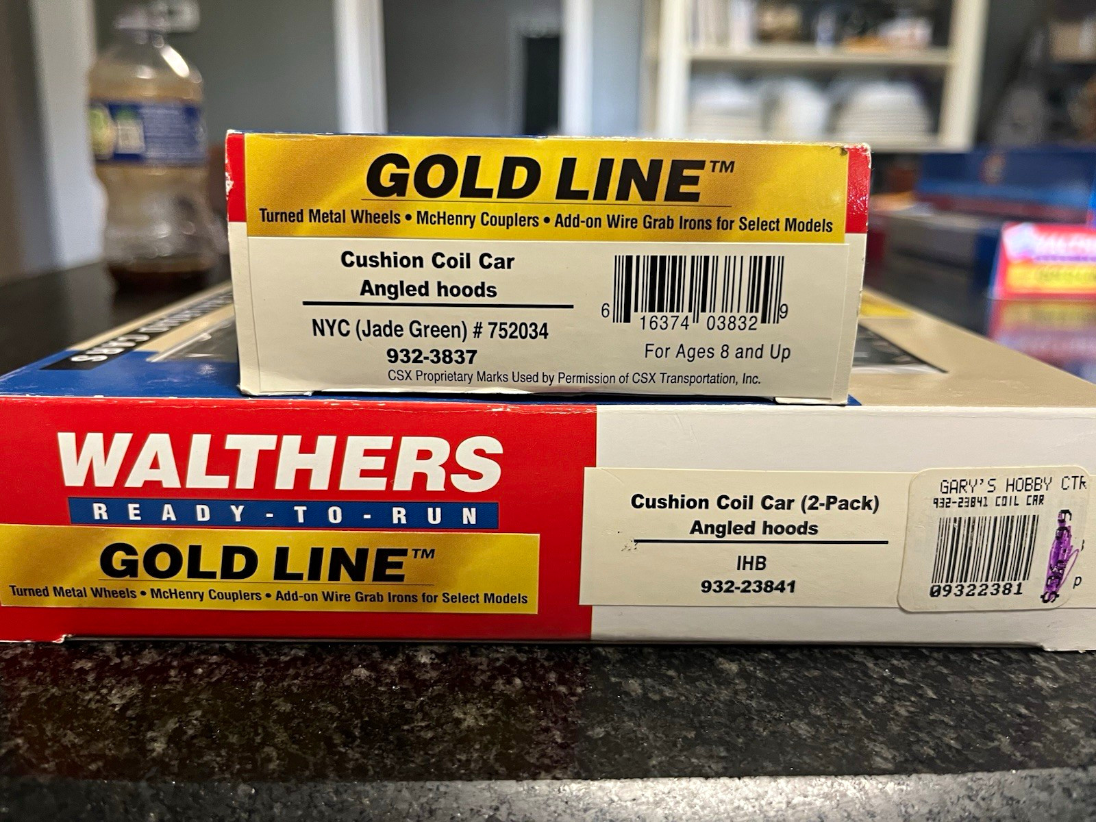 Walthers HO Gold Line Cushion Coil Car 2-Pack + 1 Angled Hoods IHB NYC