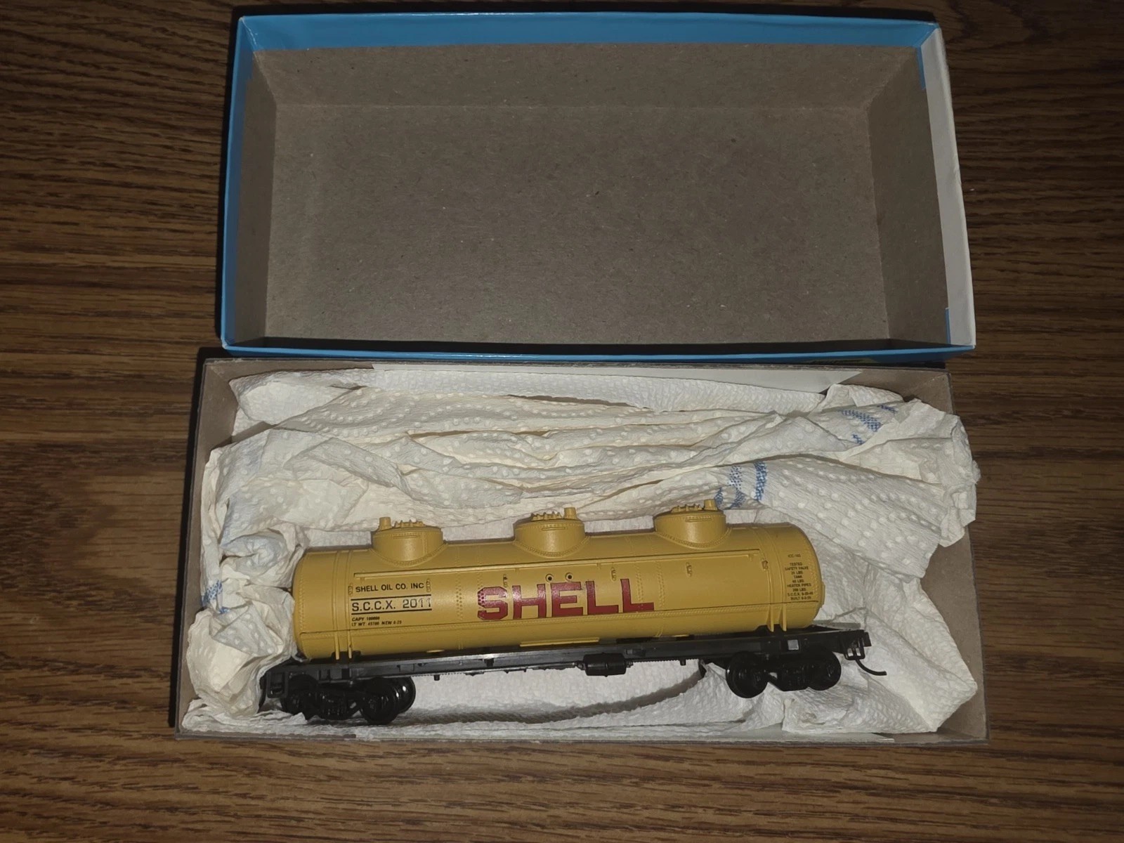 Athearn HO Scale 3-Dome Tank Car Shell Oil S.C.C.X. #2011 Blue Box Kit