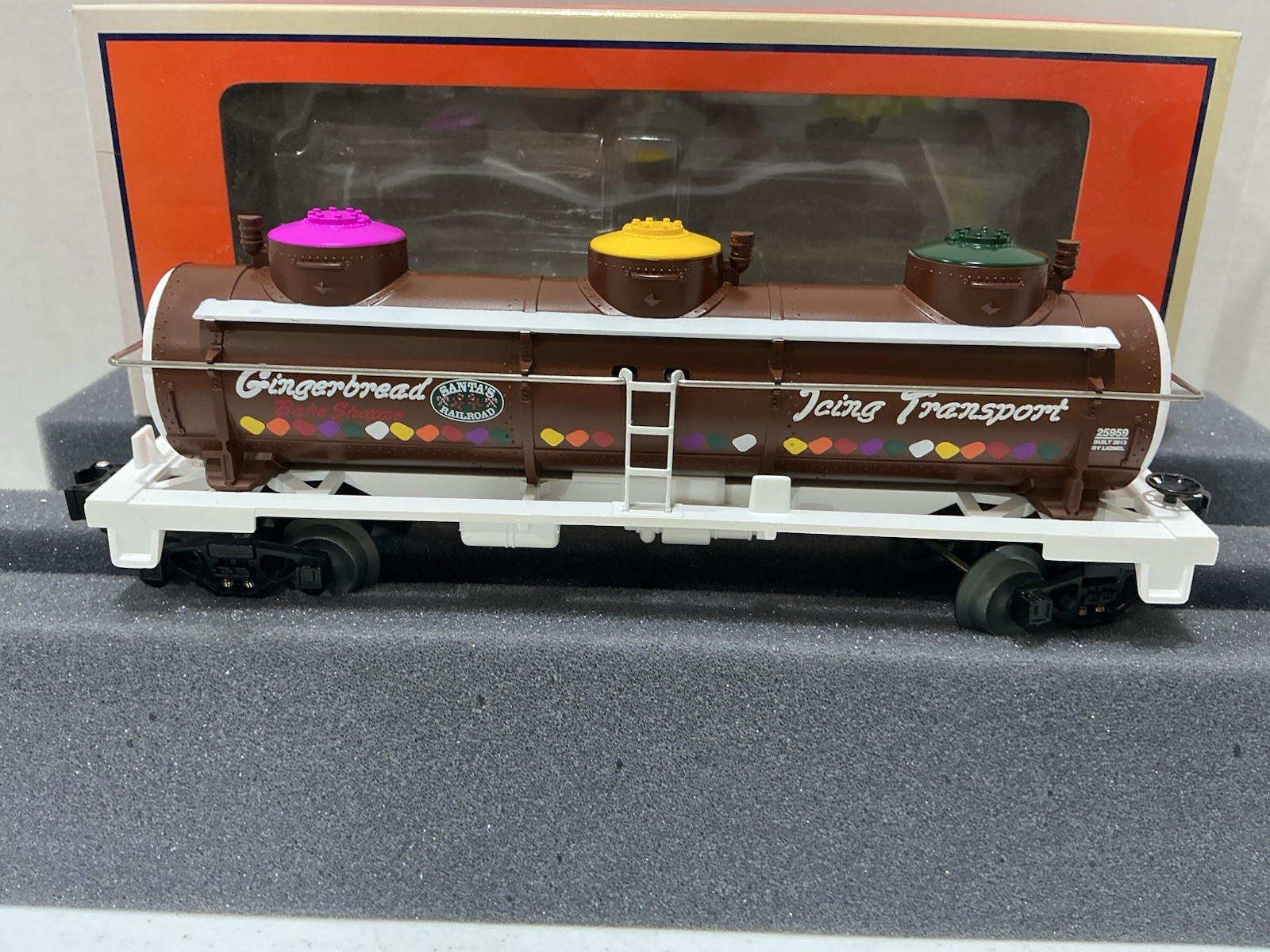 Lionel 6-25959 Gingerbread Icing 3-Dome tank car 25959 Brand NEW CTS 3.2.1Z