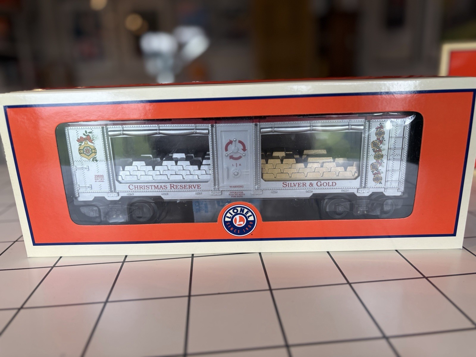 Lionel 6-29699 O Gauge Silver and Gold Christmas Mint Car MIB