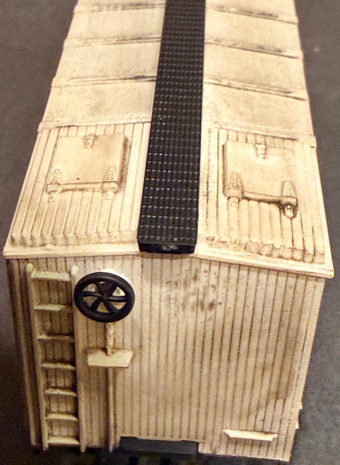 HO Scale 40′ Reefer-Roth’s Black Hawk Ham-New Then Weathered