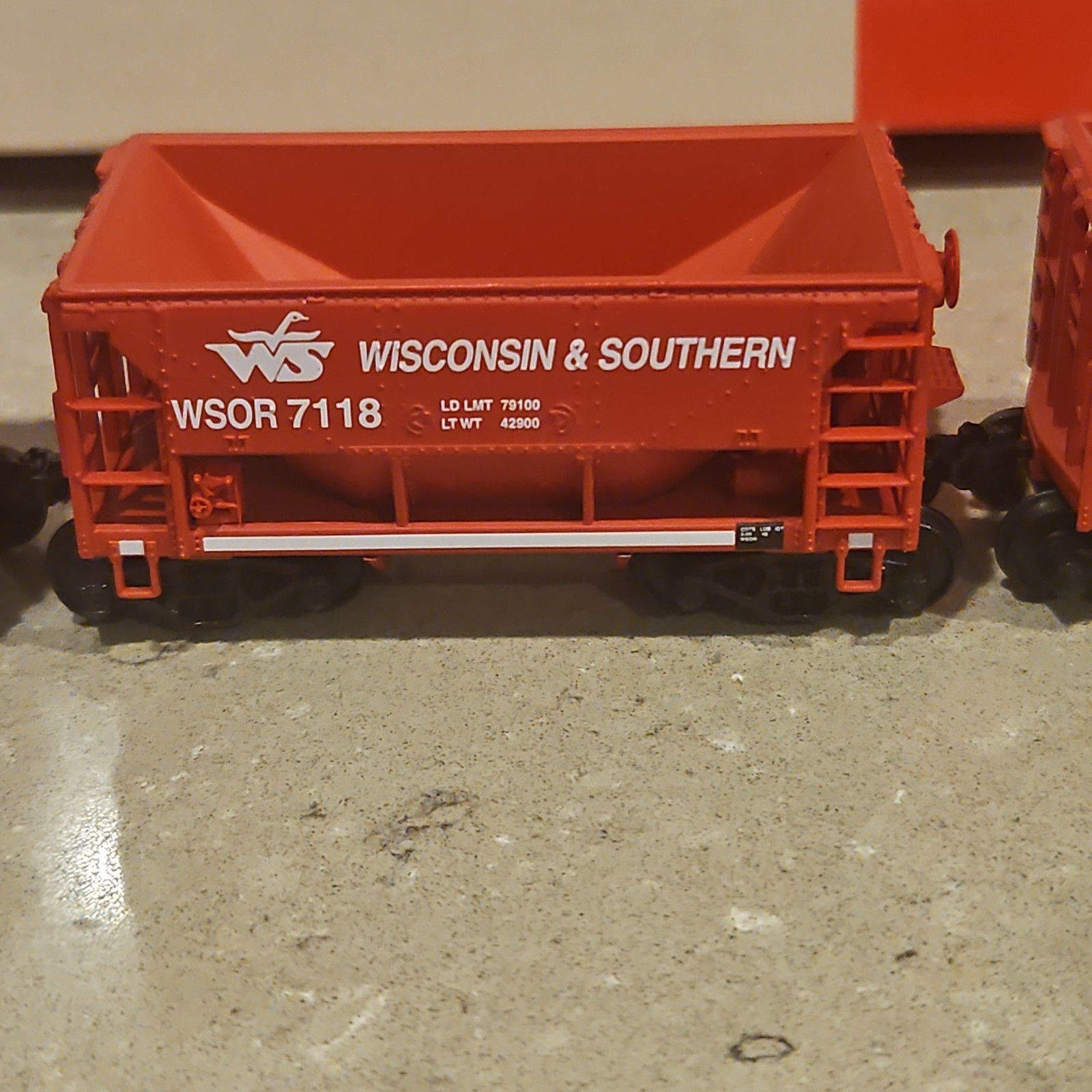 Walthers HO Scale 932-4449 WISCONSIN & SOUTHERN ORE CARS (4 Pack)