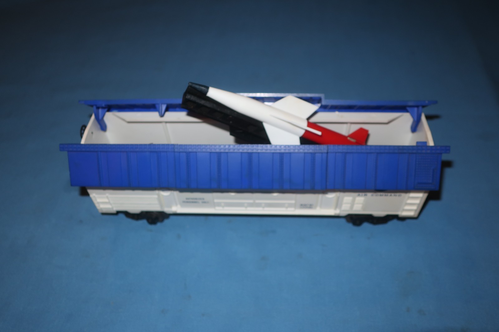 LIONEL #3665 Minuteman Missile Launching Box Car. Working. Clean