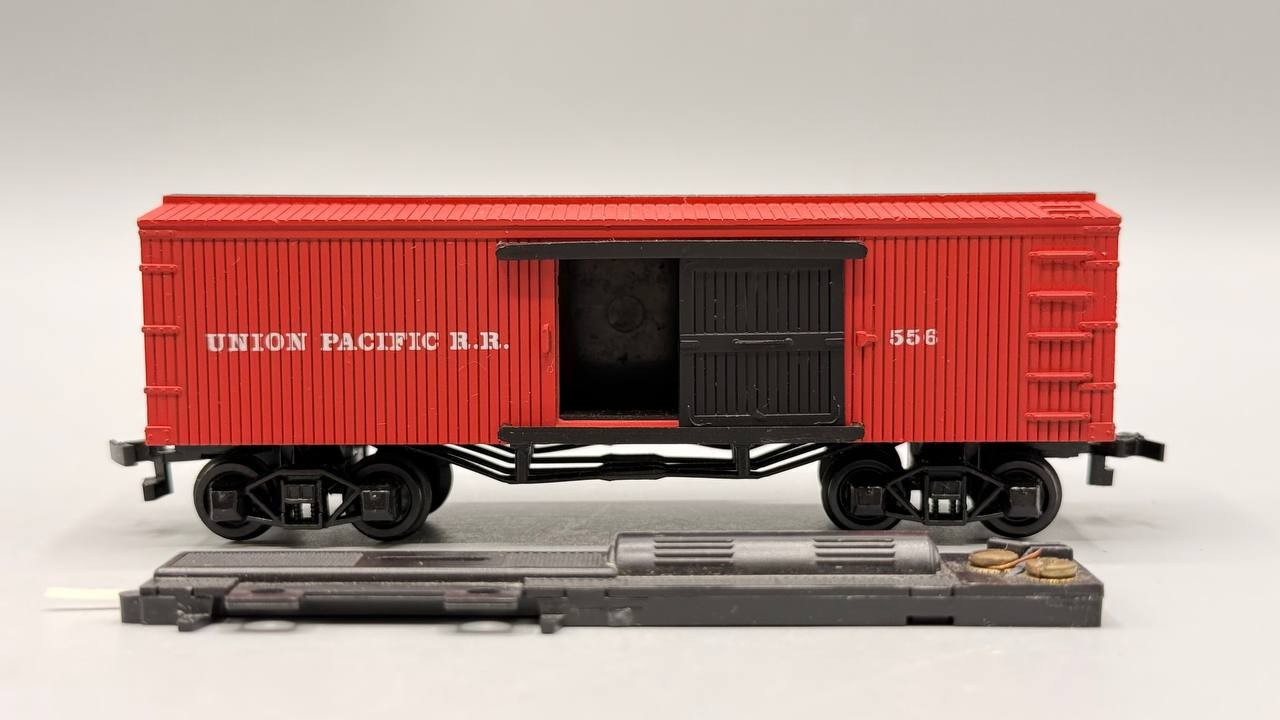 HO Scale Train Cars Lot Model Power Great Northern Reefer Bachmann UP Caboose NM