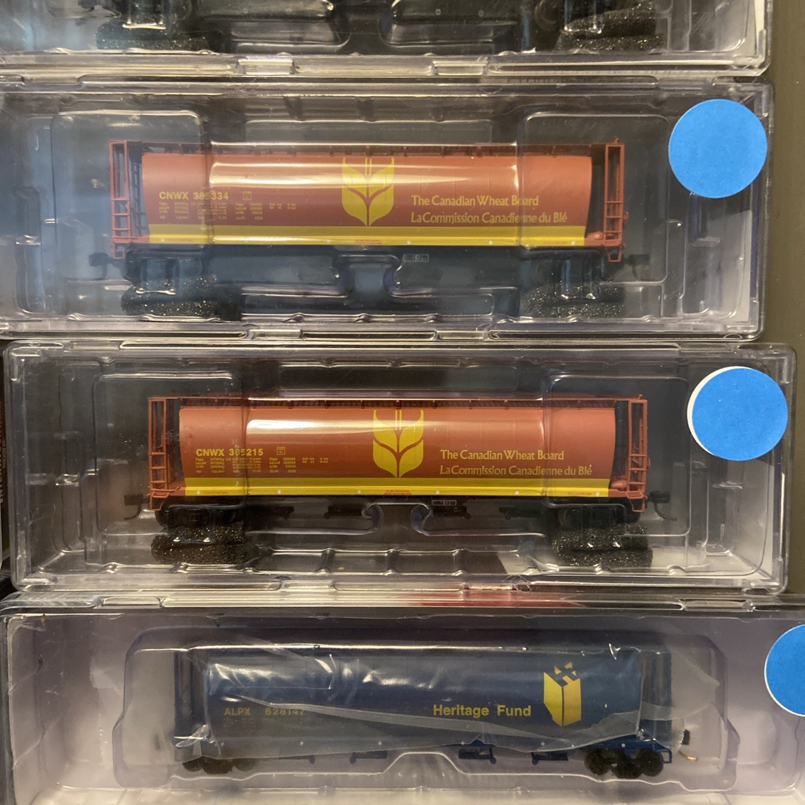 N Scale Intermountain Canadian Grain Hopper Lot Of 13 Cars Various Paint Schemes