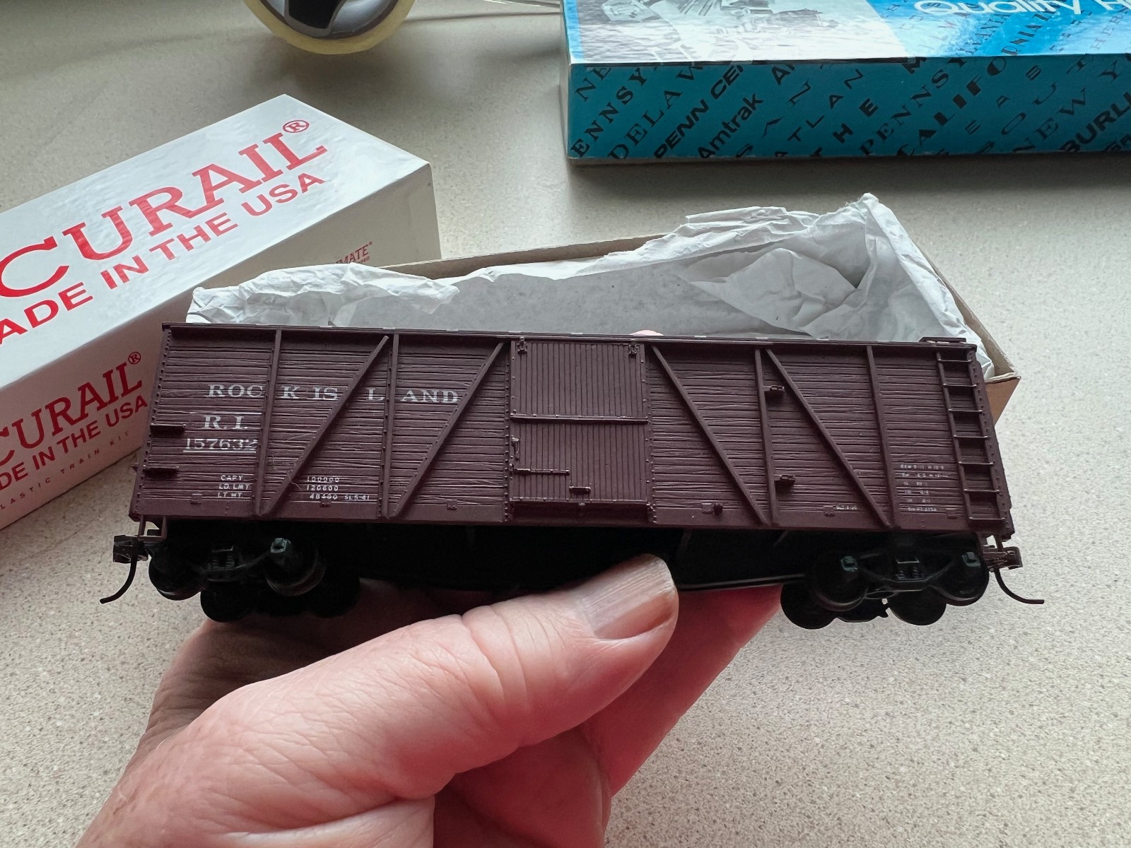 HO Scale Accurail Kit 7204 Rock Island 40′ Wood Doors Metal Ends Box Car – NOS