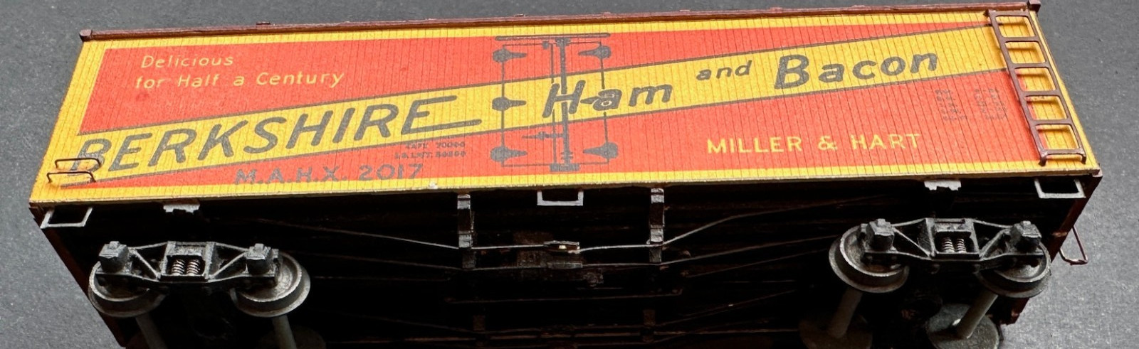 HO Scale Redball Kit 92 Berkshire Ham & Bacon-Built