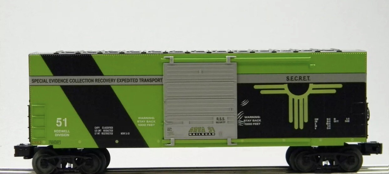 LIONEL 2023050 AREA 51 RAILROAD ALIEN ROSWELL HI-CUBE BOXCAR O GAUGE TOY TRAIN