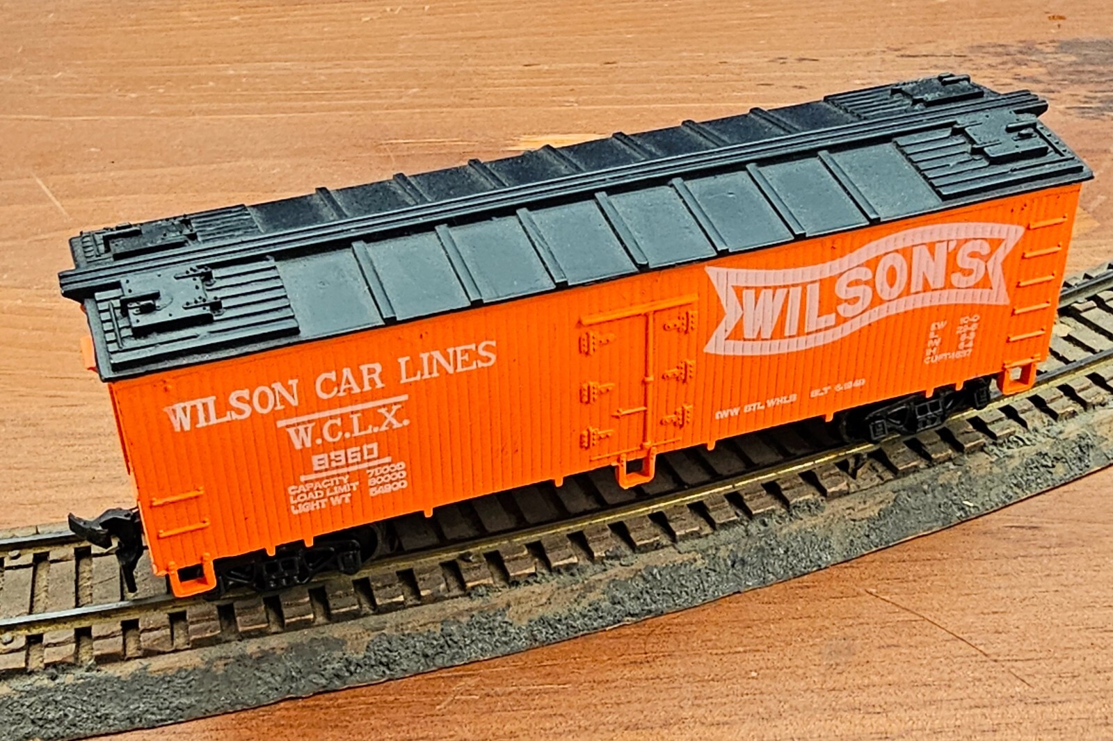 HO Refrigerator Car Wilson’s 8350 Taiwan Orange/Black