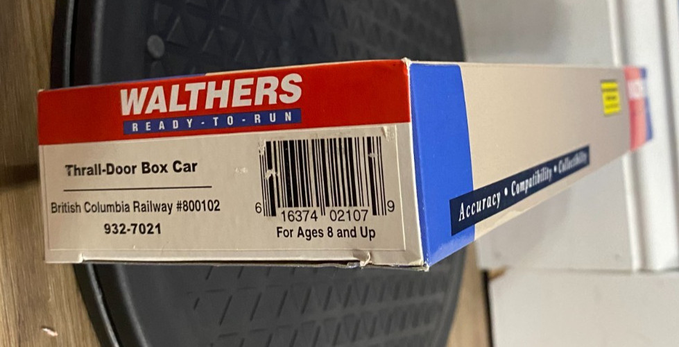 Walthers 932-7021 Thrall-Door Box Car British Columbia Railway 800102