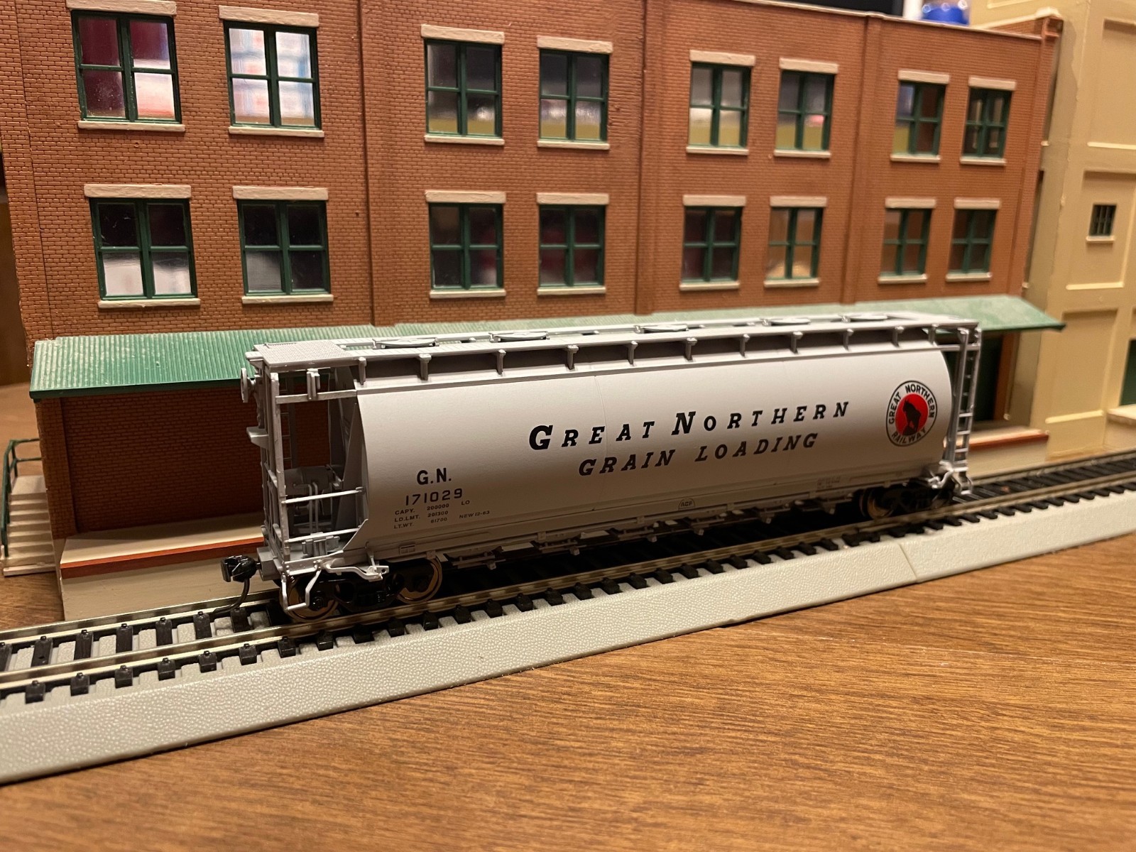 Atlas HO 1953-4 Great Northern ACF 6 Bay Cylindrical Hopper #171029 in HO