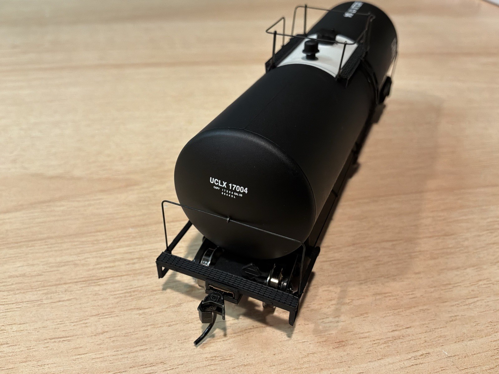 Walthers Gold 932-7229 Ho Vulcan UTLX 16k Gal. Funnel Flow Tank Car UCLX 17004