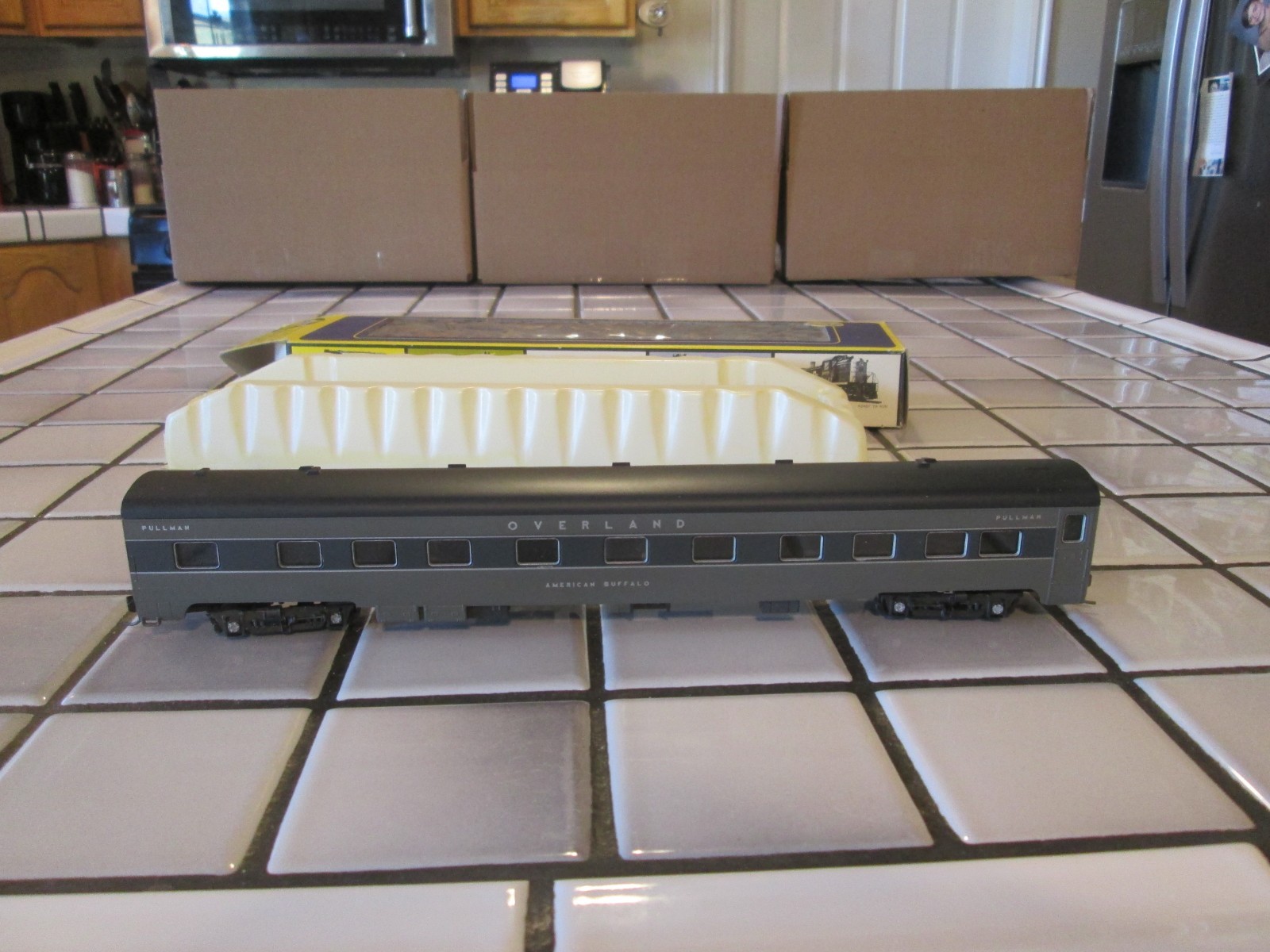 AHM/rivarossi UNION PACIFIC overland gray passenger car HO scale
