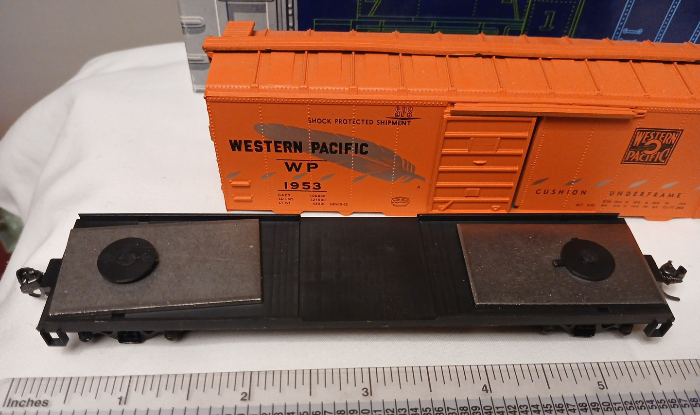 HO-Scale 40′ Box Car Kit Assembled Western Pacific WP 1953 Roundhouse Products