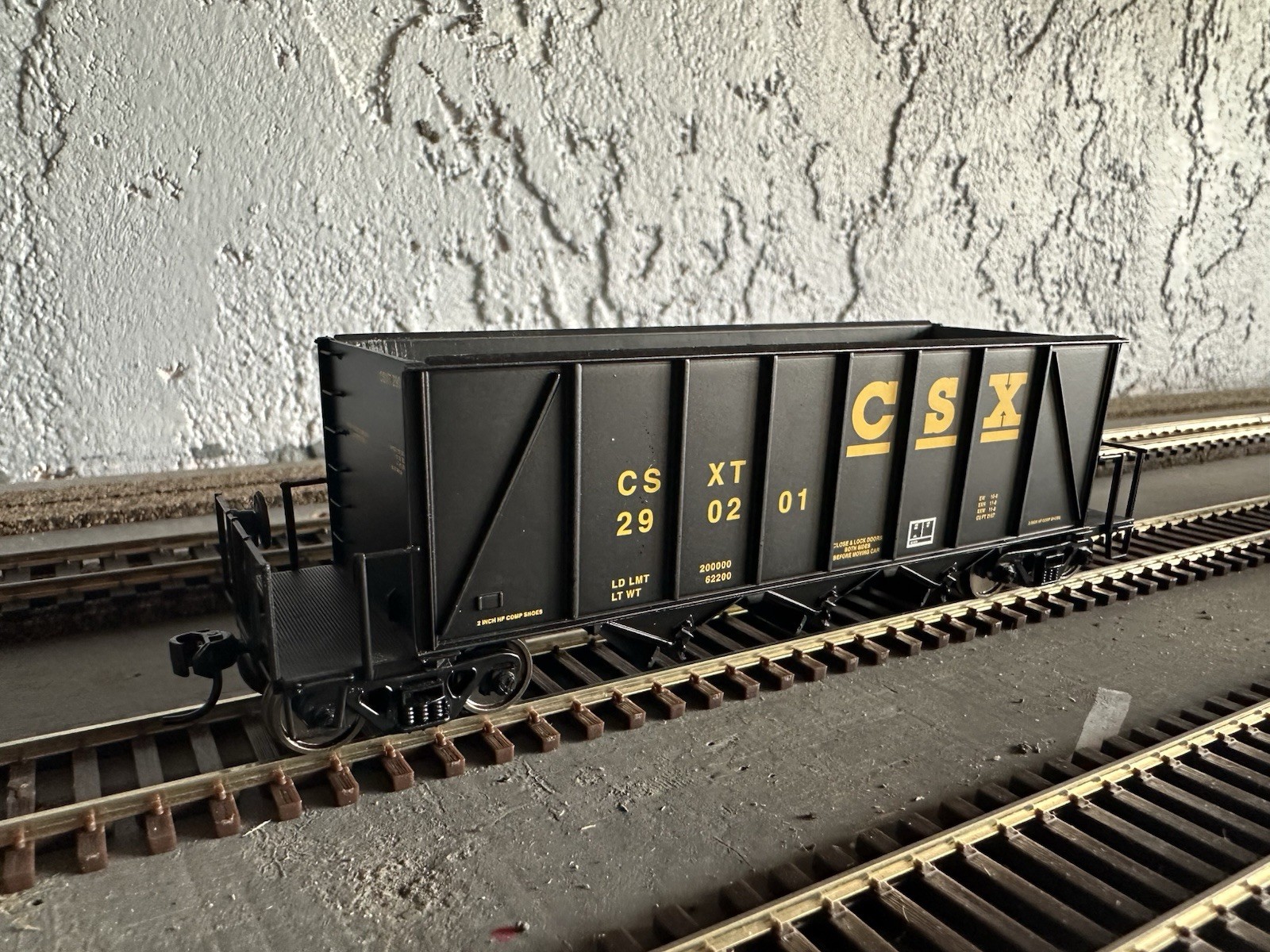 WalthersProto HO Scale CSX Hopper Freight Car 1:87