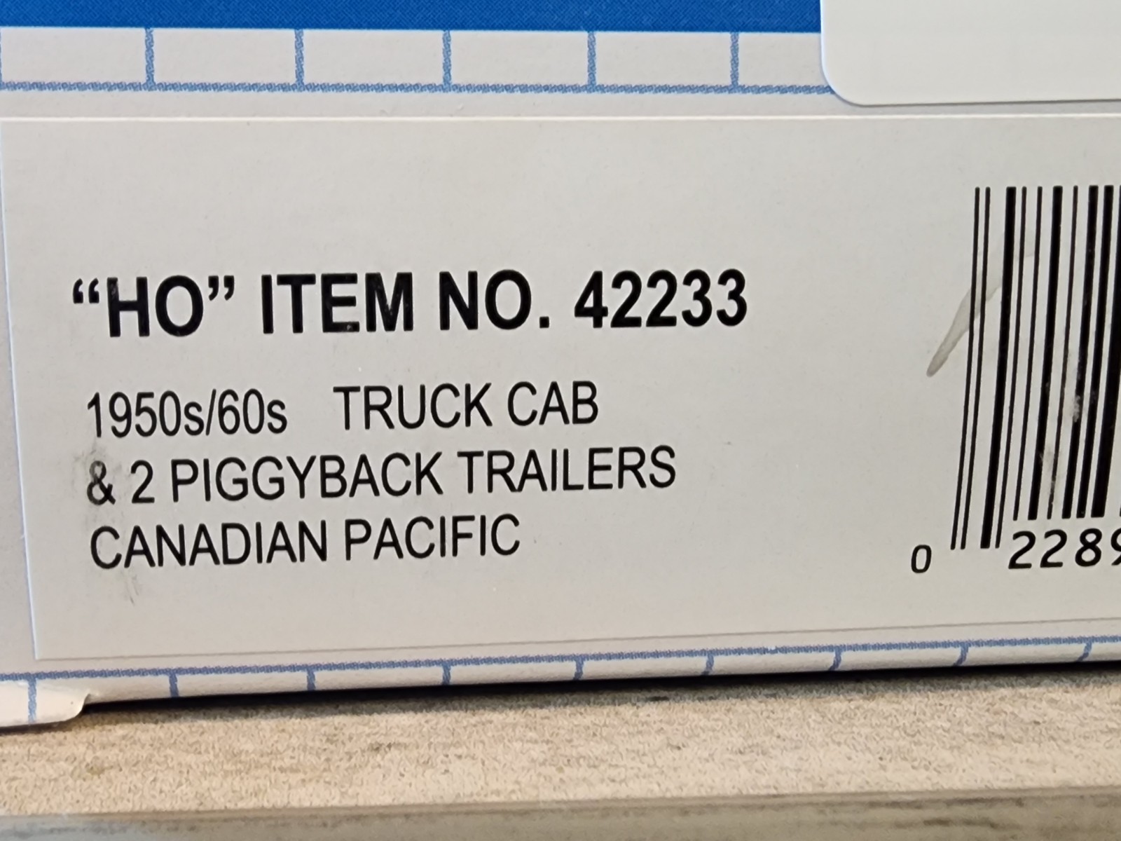 Bachmann HO Canadian Pacific 1950s/60s Tractor W/ 2 Piggyback Trailers 42233 NIB