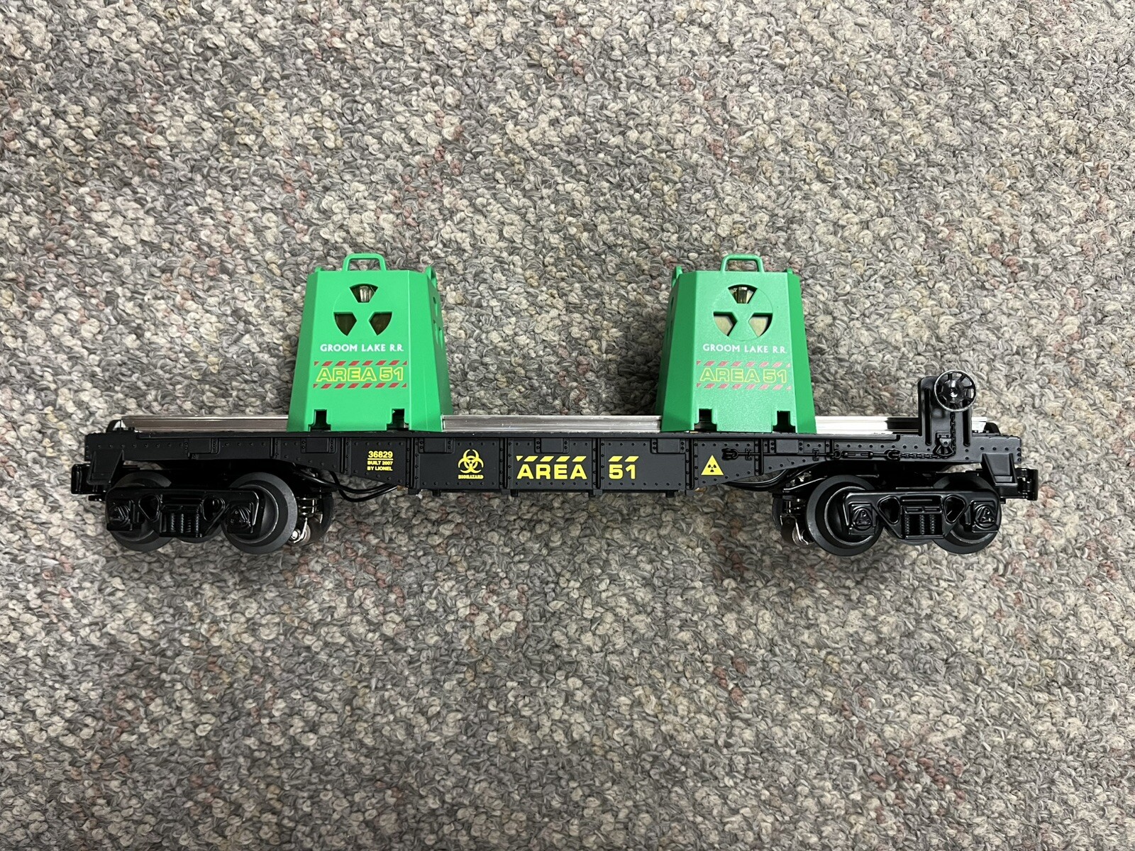 + Lionel 6-36829 O Gauge Area 51 Alien Radioactive Waste Car LNIB