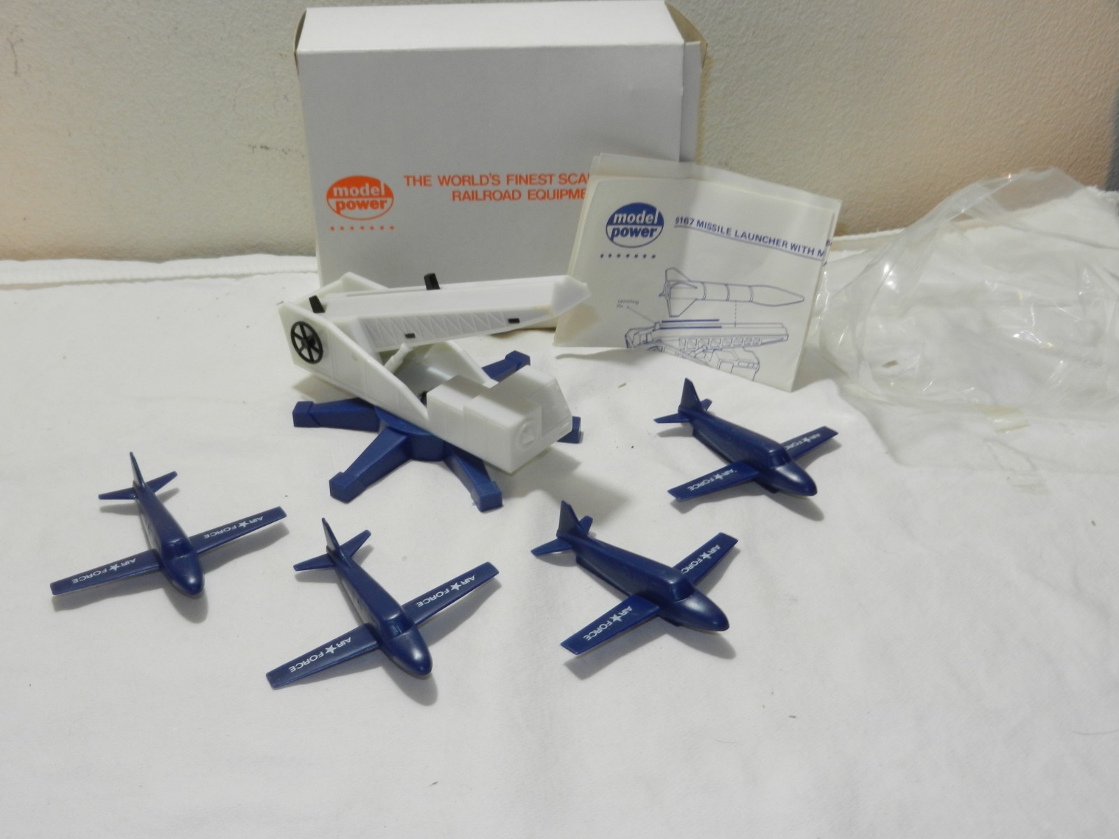 HO or N? Scale Model Power, Missile Launcher with 4 Airplanes #9167AF