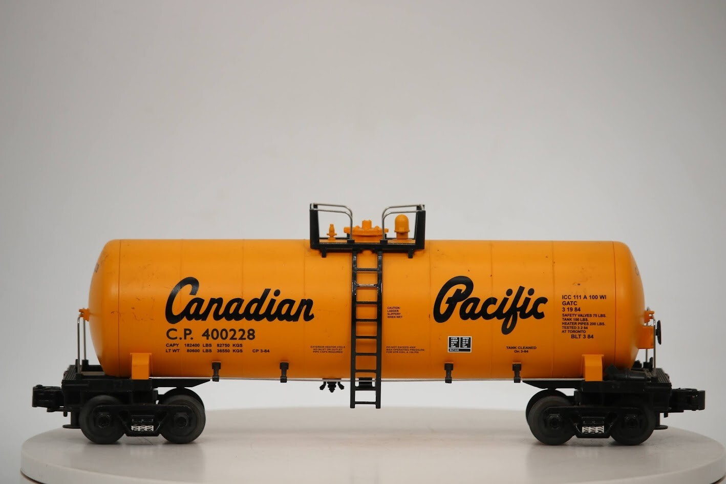 MTH 1984 O SCALE #400228 C.P. Canadian Pacific Yellow Single dome TANK CAR