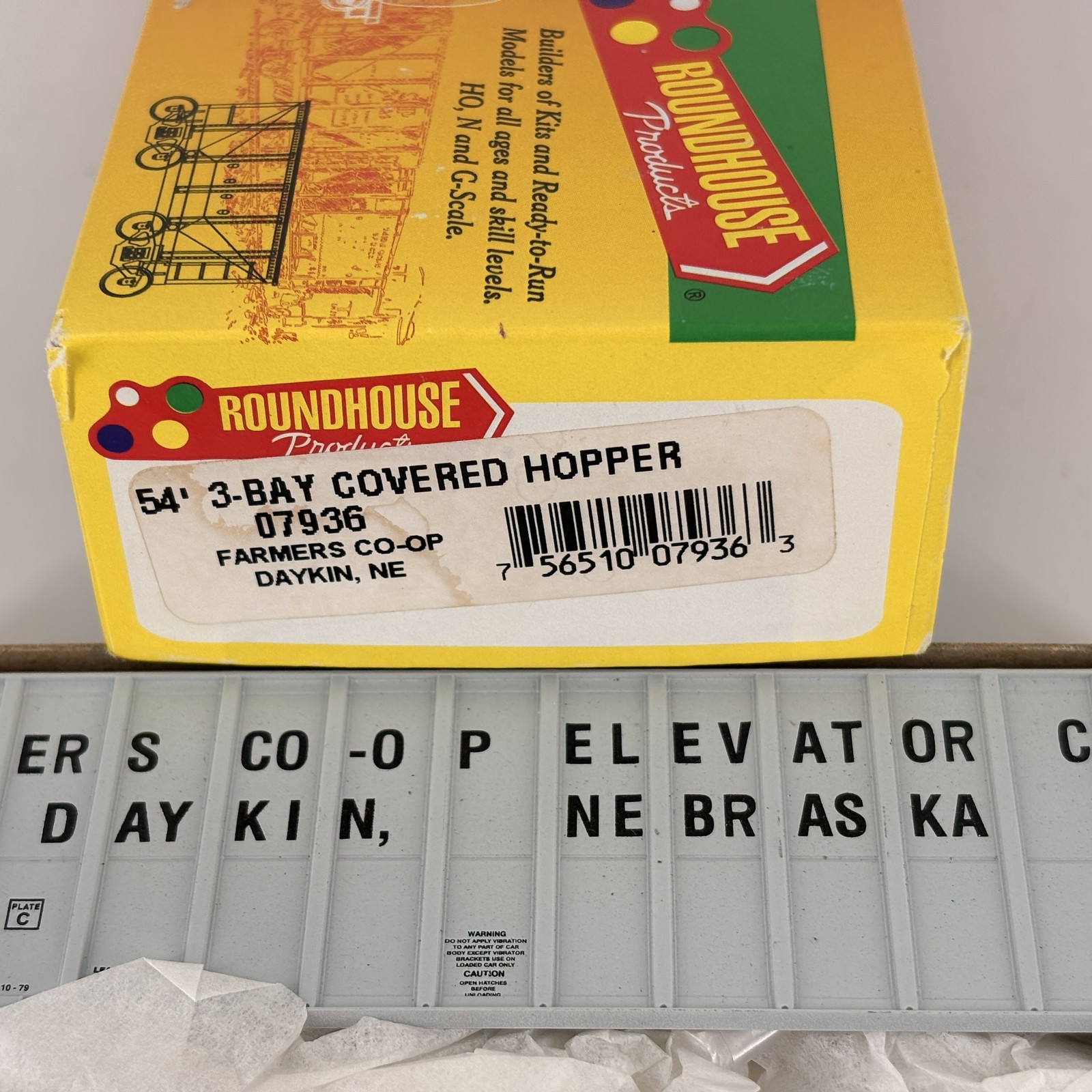 HO Roundhouse Products 07936 54′ 3-Bay Covered Hopper USLX Farmers Co-Op KIT