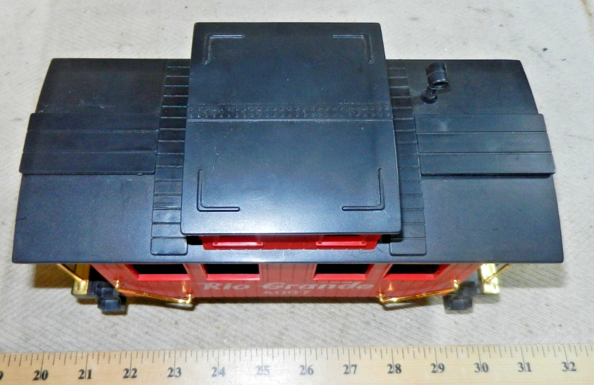 Scientific Toys Rio Grande #4067 Bobber Caboose G Scale, Red , lightly used (C)