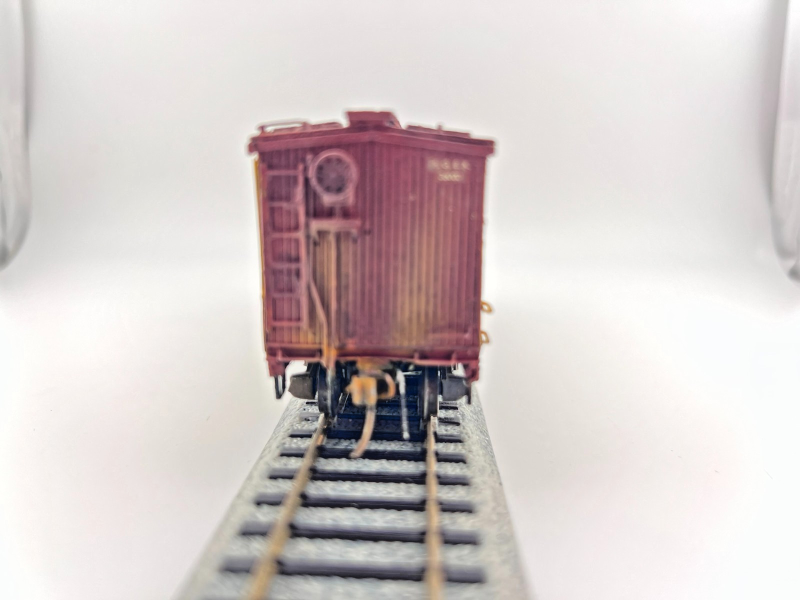 HO Suncoast Models 40′ Reefer Fruit Growers Express FGEX Weathered RTR