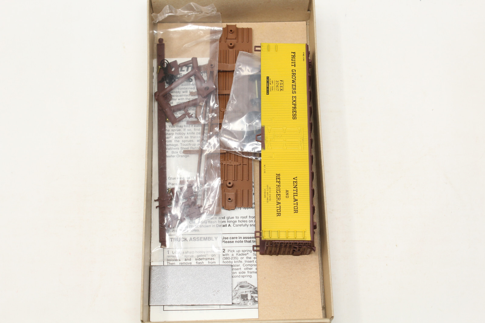 HO Walthers 932-2306 40′ Dreadnaught Reefer Fruit Growers Express FGEX 37417 Kit