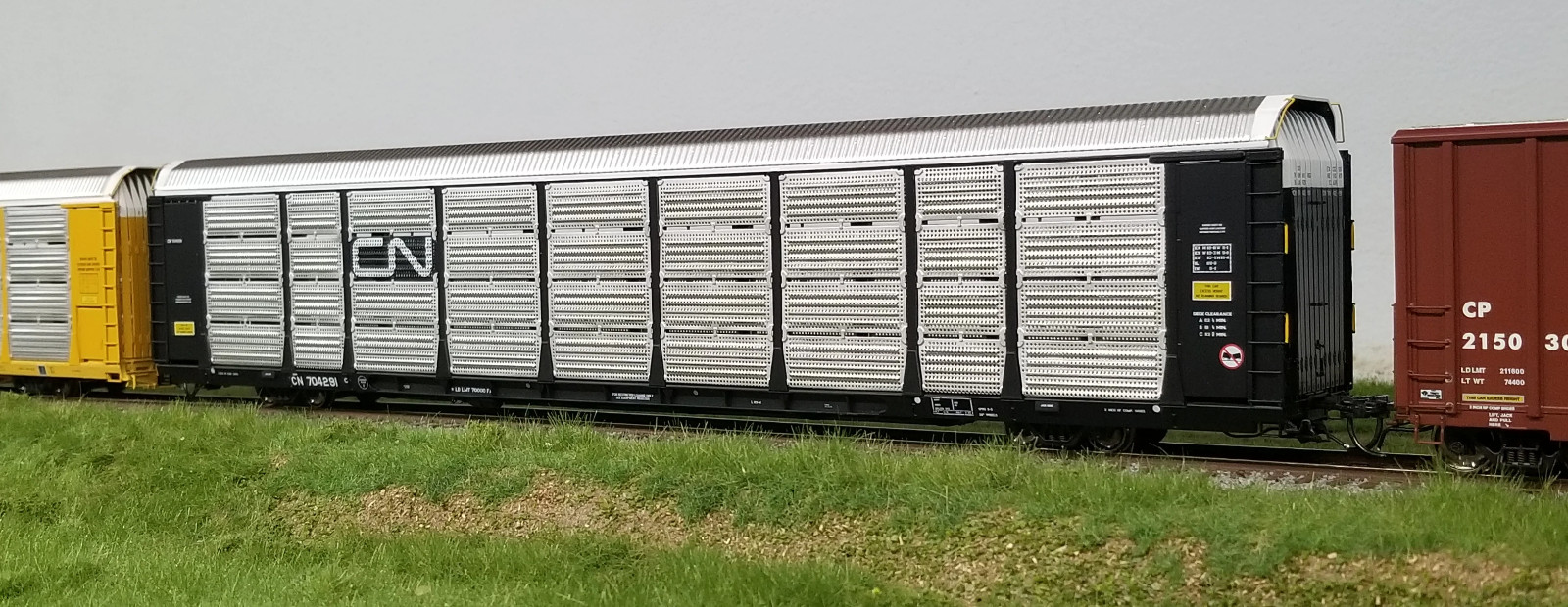 PRAIRIE SHADOWS HO Autorack Portec Rack, NSC Flat, Rave 1 Doors, CN