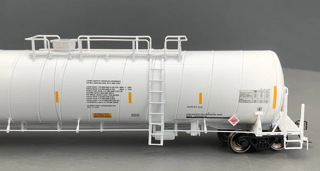 Roka ~ HO Scale ~ 33,700 Gal ARI LPG Spiral Tank Car ~ SHQX ~ ROK51670