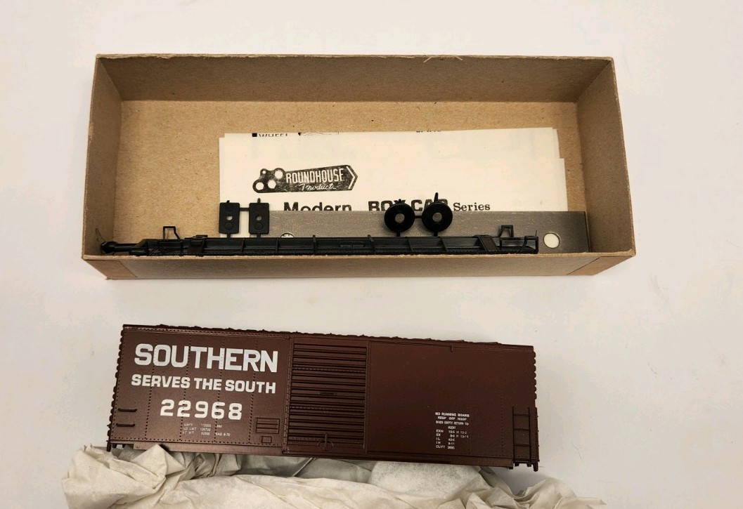 ROUNDHOUSE HO #1105 40′ AAR BOX CAR SOUTHERN RAILWAY 22968 UNBUILT D48