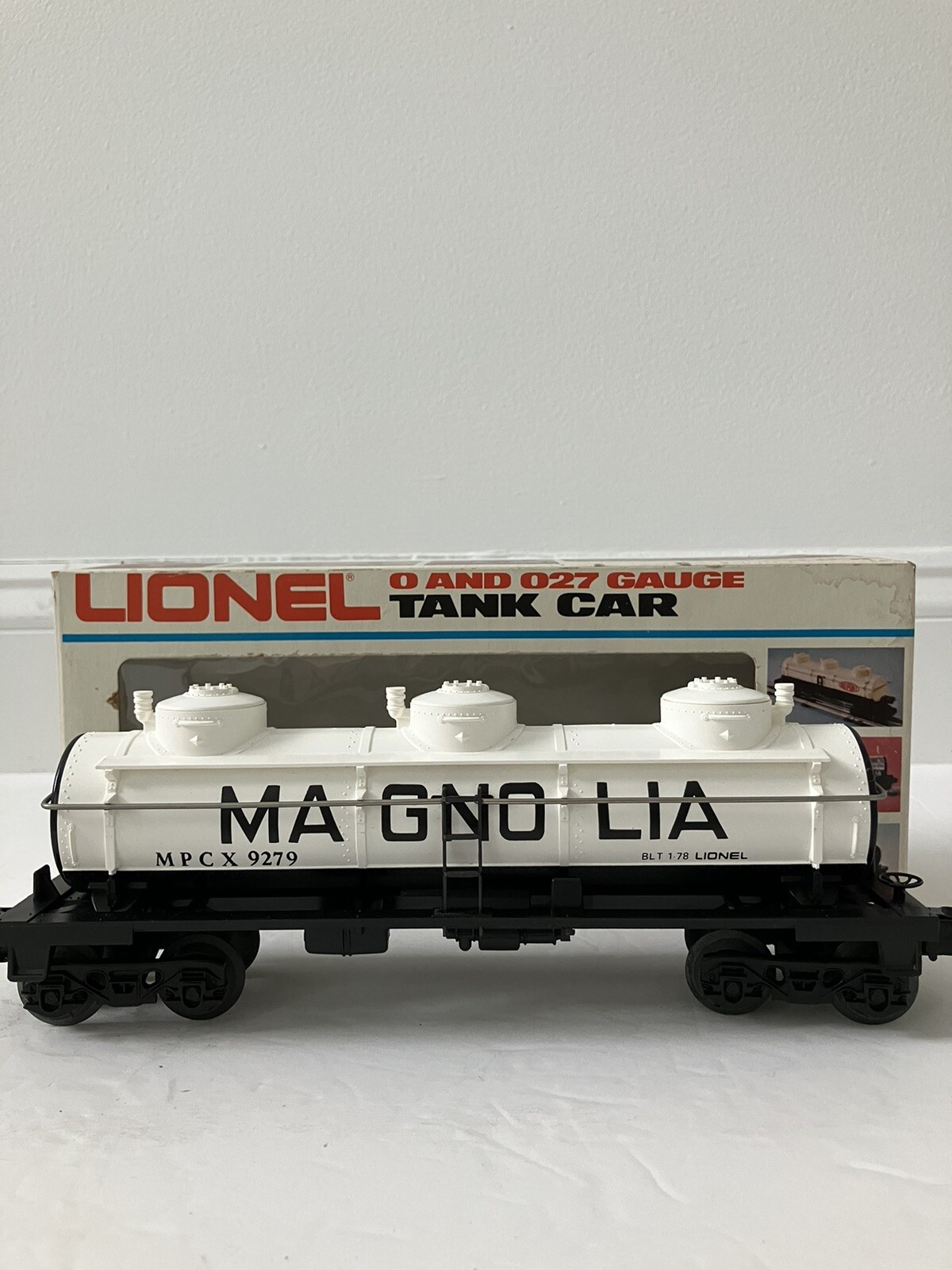 NIB! Lionel 6-9279 Magnolia 3 Dome 0/027 Gauge Tank Car! Never Used! Mint!