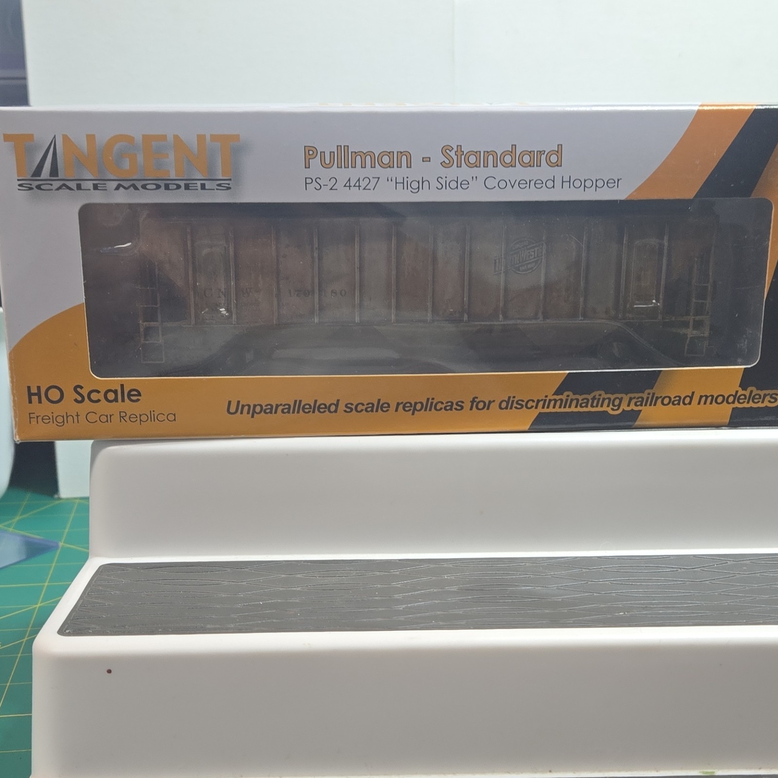 (WEATHERED) Tangent Scale Models HO PS-2 4427 High Side Hopper CNW 170180