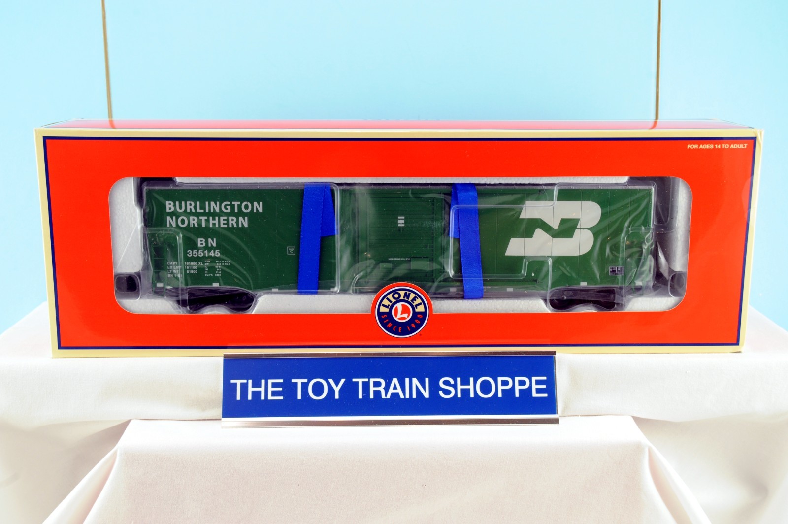 LIONEL 82658 BURLINGTON NORTHERN 60′ BOXCAR # 355145. 16″ LENGTH. NEW IN BOX.