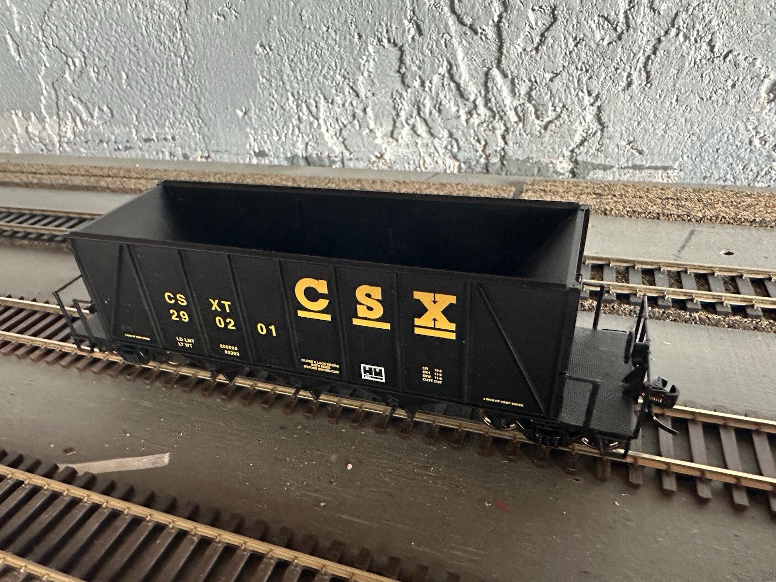 WalthersProto HO Scale CSX Hopper Freight Car 1:87