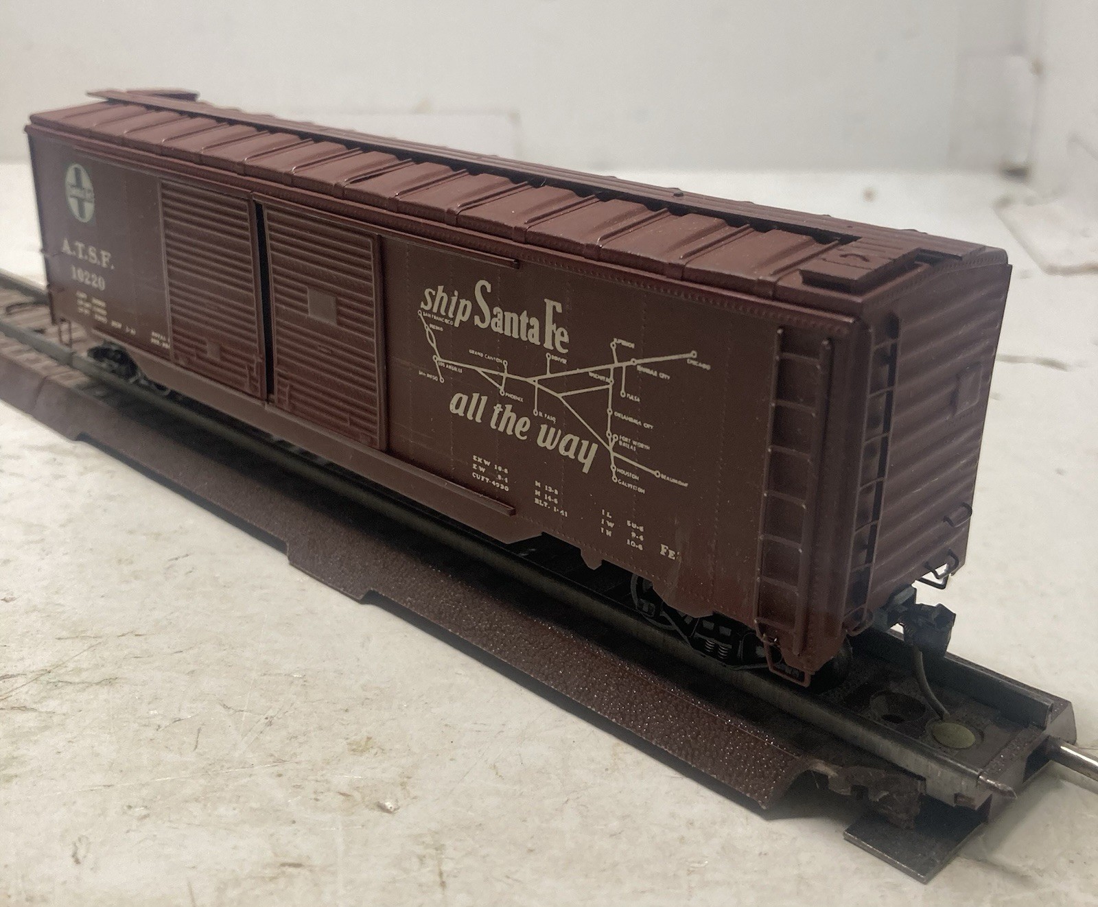 VINTAGE ATHEARN HO SCALE 50 FT BOX CAR PRESSED STEEL WOOD SANTA FE 10220