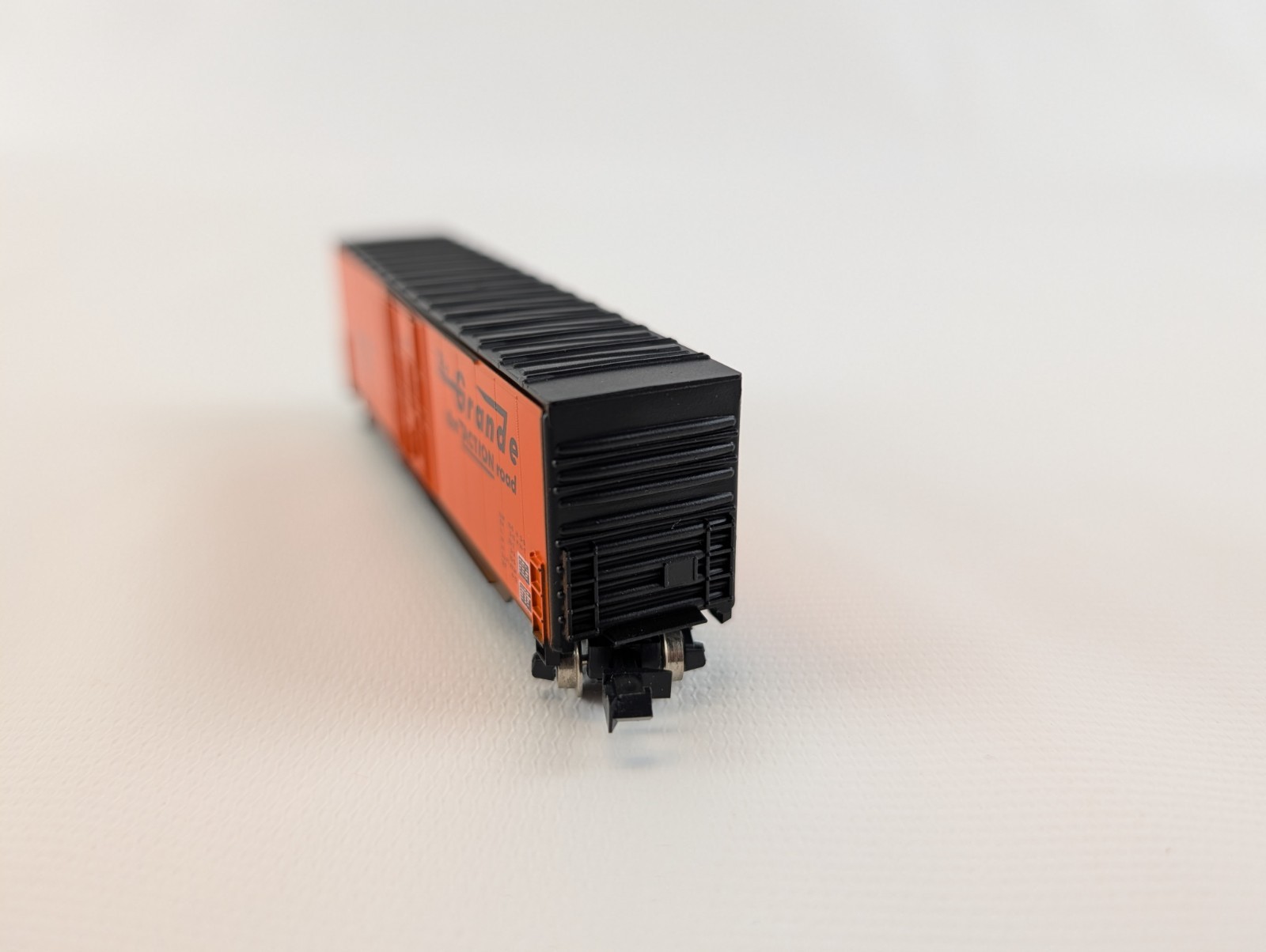 N Scale Roundhouse 8204 Rio Grande 50′ Single Door Boxcar 61342 Orange Black
