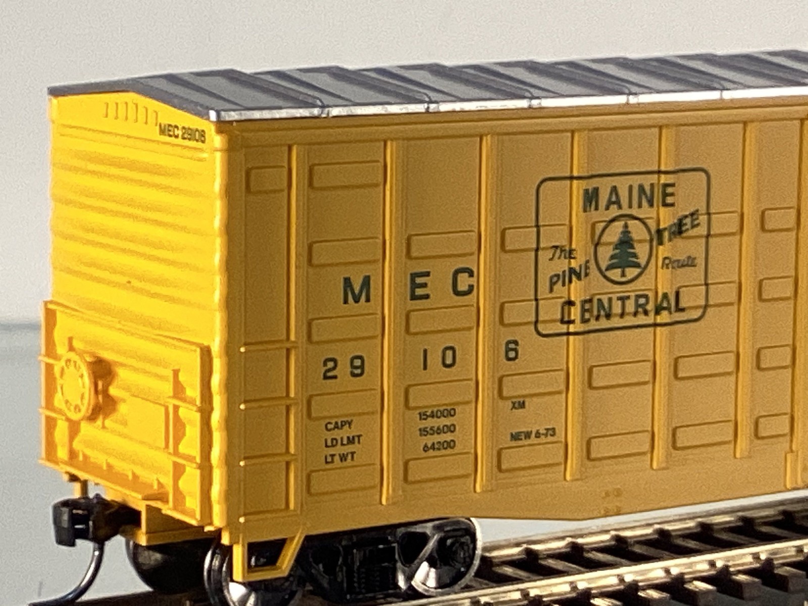 Walthers Mainline 932-46713 HO Maine Central 50’ Waffle Side Boxcar #29106