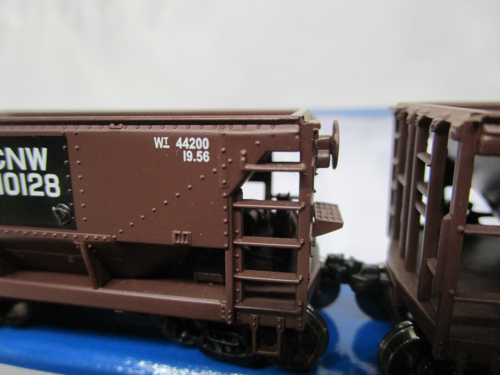 Walthers HO Scale C&NW Chicago North Western 24′ Minnesota Ore Car Set of 6